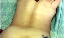 Video buatan sendiri seorang MILF yang berahi mendapat pantat besarnya diliwat dan diisi dengan air mani
