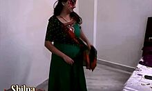 Прсата индијска бхабхи у домаћем видеу мастурбације