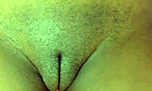 Zralá milfka s obrovským zadečkem a roztaženou kundičkou dostává drsný obličejový sex