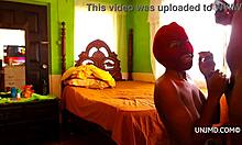 Ev Yapımı Seks Videosunda Cazip 18'lik Kız