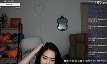 Amatör Koreli kız web kamerasında sakso çekiyor