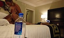 Madelyn Monroe ägnar sig åt sexuell aktivitet med en obekant individ medan hon är på semester i Las Vegas