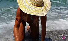业余海滩宝贝在自制视频中拥有多个穿孔