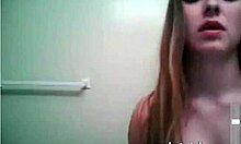 Erotik hjemmelavet video af en sød online cam-pige, der onanerer