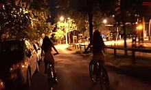 L'ultimo video di Dollscults: nuda in bicicletta in pubblico