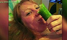 Marta, uma jovem ruiva, faz sexo em casa em 2003