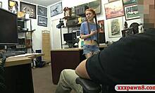 Redhead amatör tonåring får hennes fitta och rumpa knullad på dold kamera