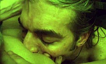 हॉर्नी अमेचुर ब्लोंड अपनी चूत चाटती हुई एक होममेड वीडियो में।